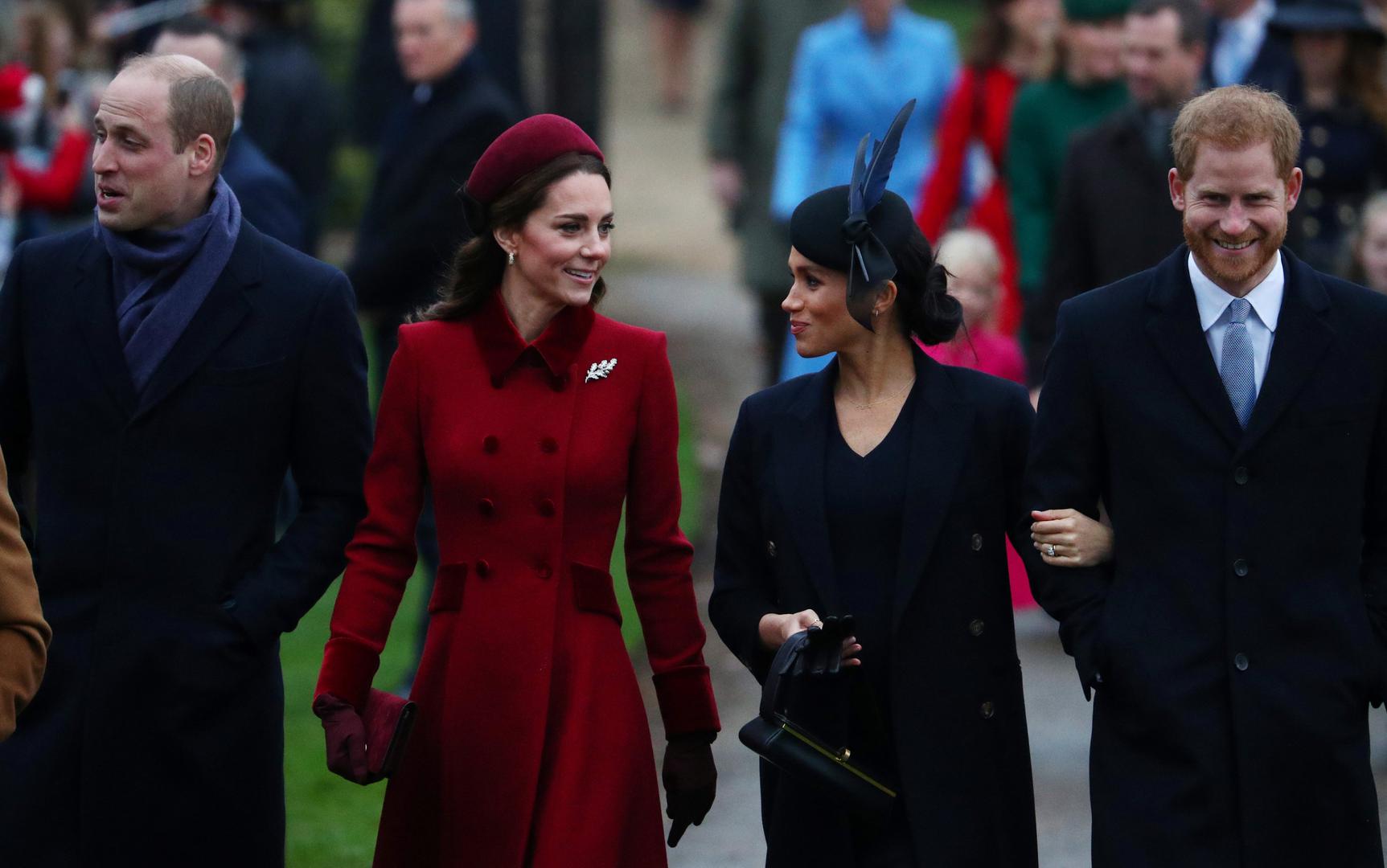 Nasmijane i dobro raspoložene bile su Kate Middleton i Meghan Markle dok su jutros zajedno s muževima i ostalim članovima kraljevske obitelji išle na božićnu misu u Sandringhamu.