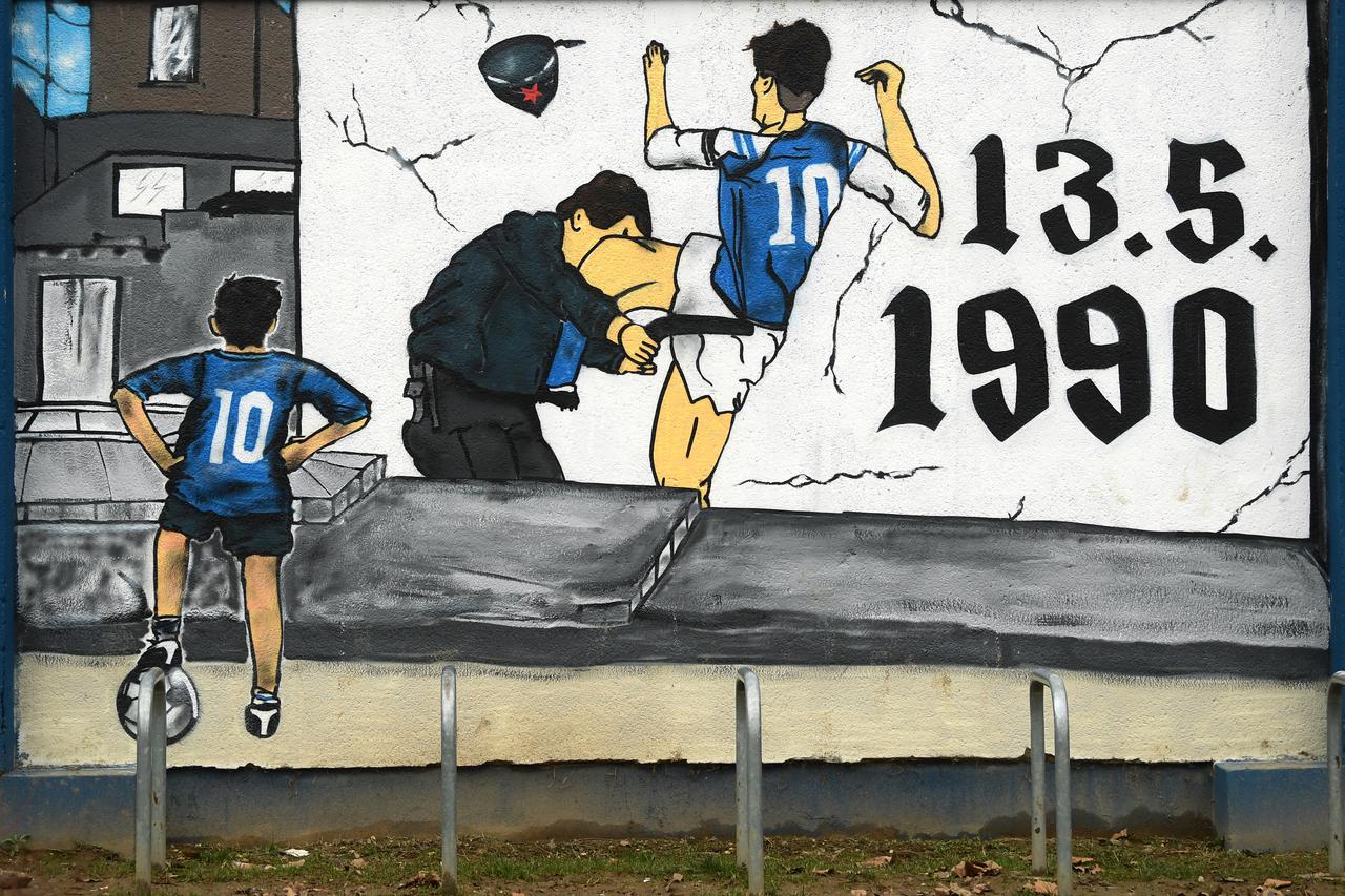 Zagreb: Grafiti posvećeni Dinamu na osnovnoj školi Savski gaj