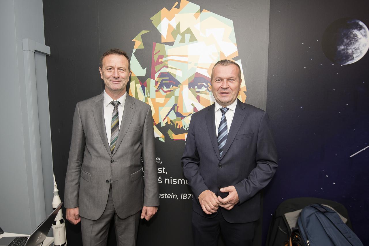 Ministar znanosti i obrazovanja Radovan Fuchs posjetio je Centar izvrsnosti Varaždinske zupanije