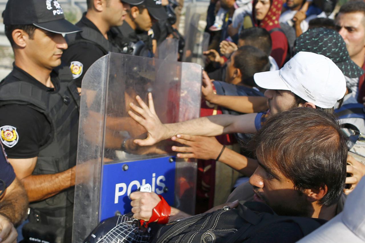 Migranti zaustavljeni u Turskoj na putu prema Grčkoj 