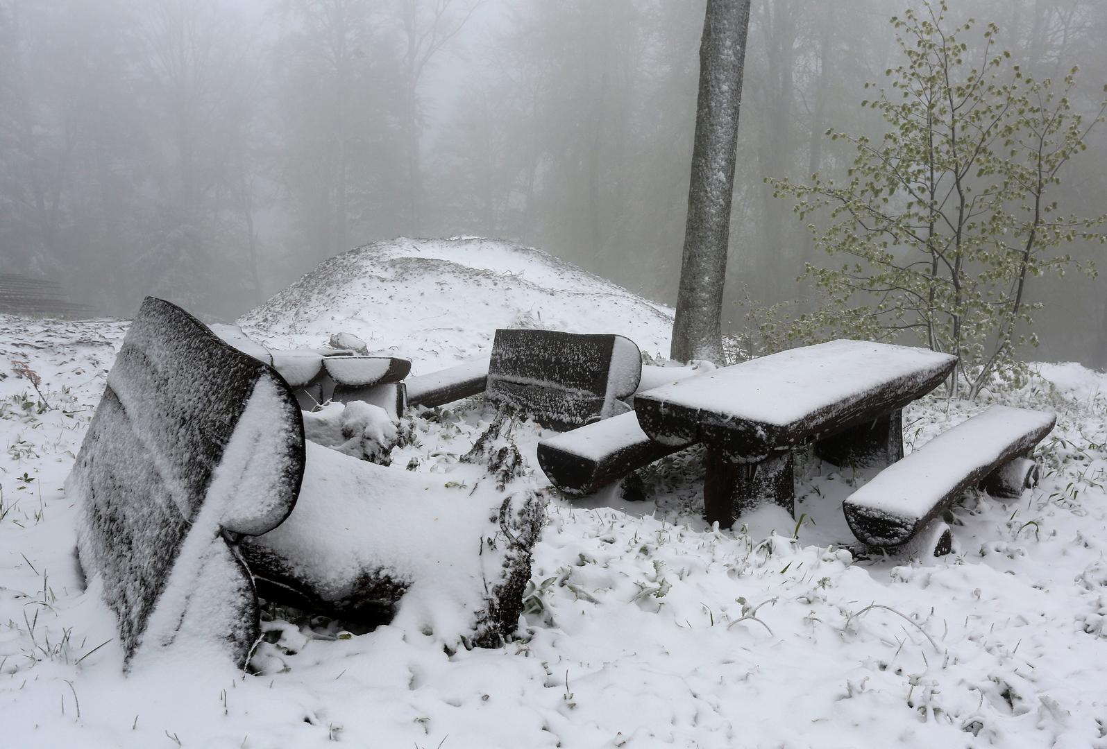 Na zagrebačkom Sljemenu temperatura se spustila ispod ništice i zabijelio je snijeg