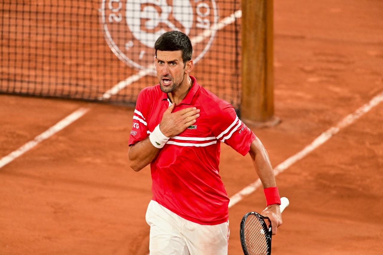 Novak Djokovic remporte sa place en demi finale face à Matteo Berrettini lors des internationaux de France de Roland Garros à Paris