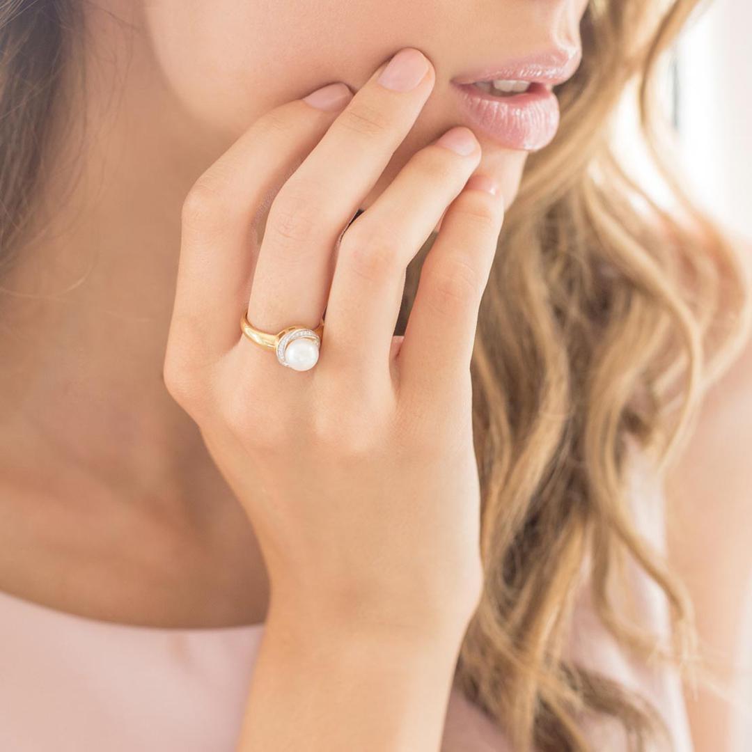 Zlatni prsten sa briljantima i biserima, redovna cijena 6990,00kn, s popustom 5.242,50 kn, Zaks