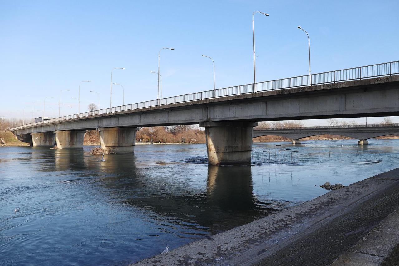 Varaždin: Ispod glavnog mosta koji spaja Varaždinsku i Međimursku županiju pronađen ženski leš