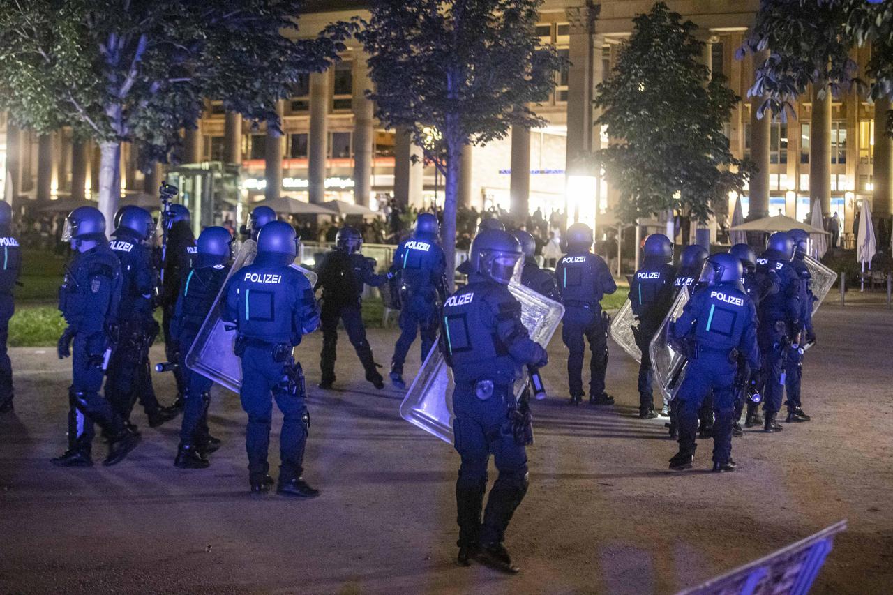 Riots and looting in Stuttgart