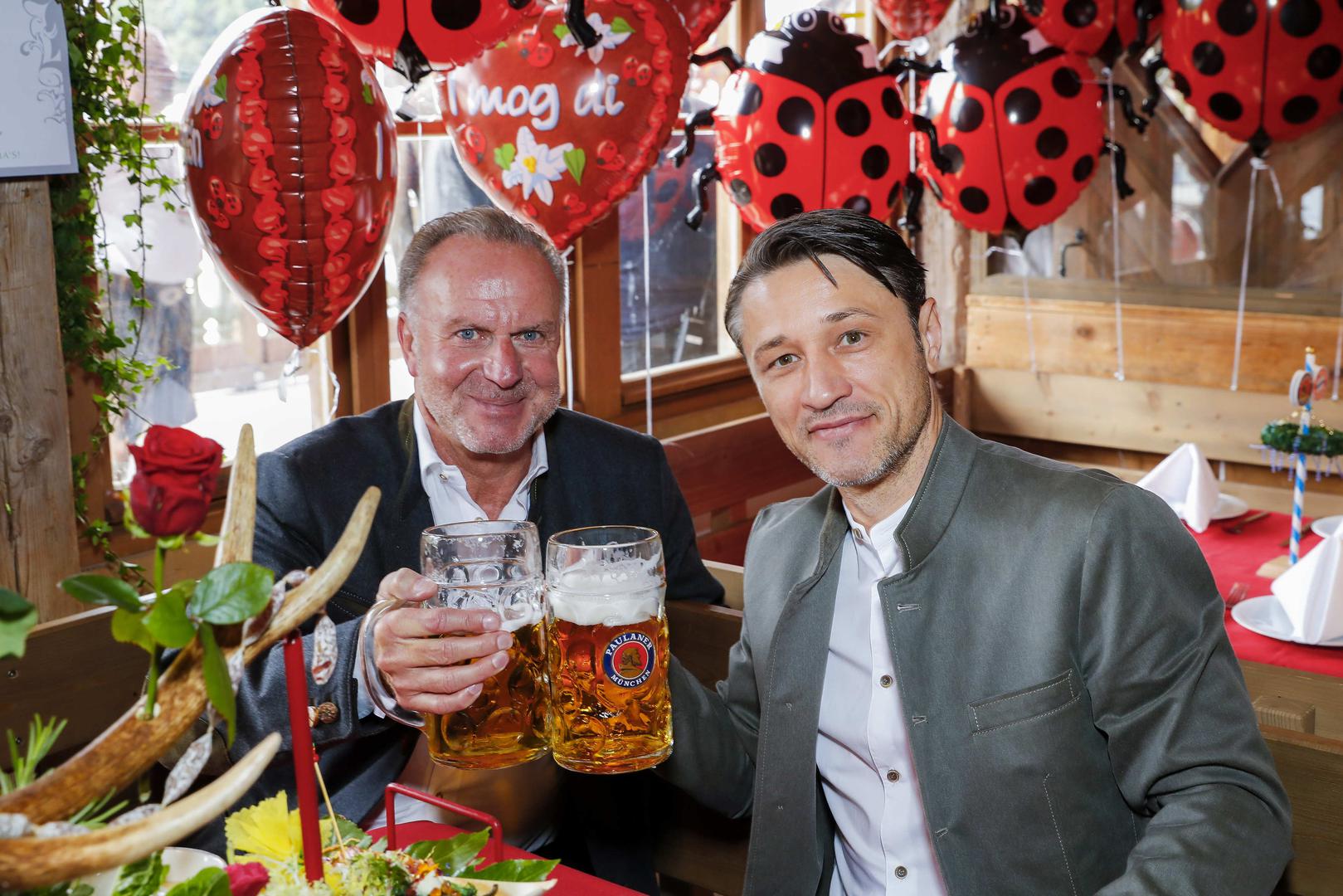 Uz kriglu piva Niko Kovač je pozirao s Bayernovim izvršnim predsjednikom Karl-Heinzom Rummeniggeom