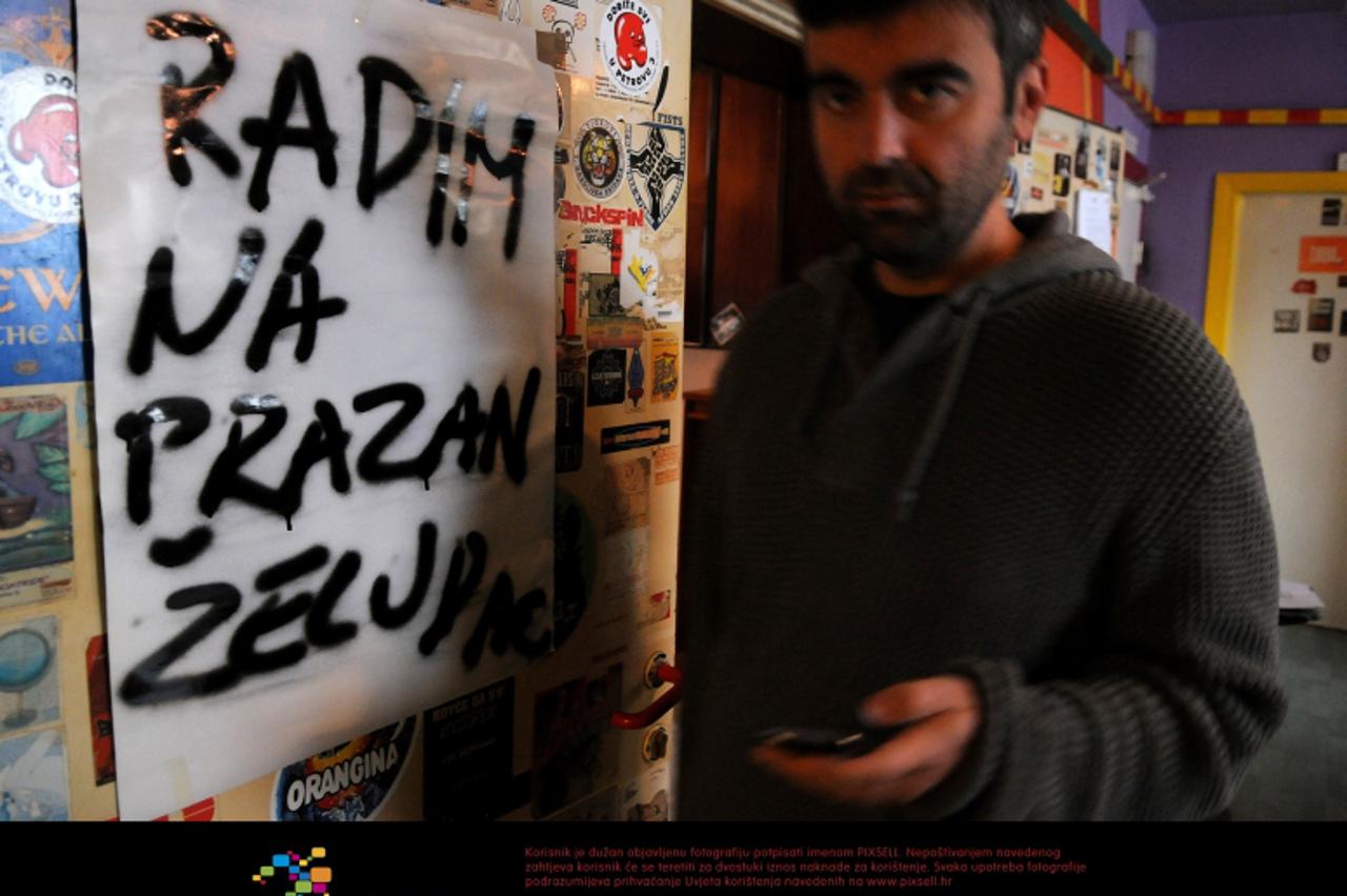 '08.11.2010., Zagreb, Hrvatska - Dio zaposlenika i honorarnih djelatnika Radia 101 danas je usao u strajk upozorenja, koji ce trajati od 08 do 14 sati, nakon cega se redovni program nastavlja. Photo: 