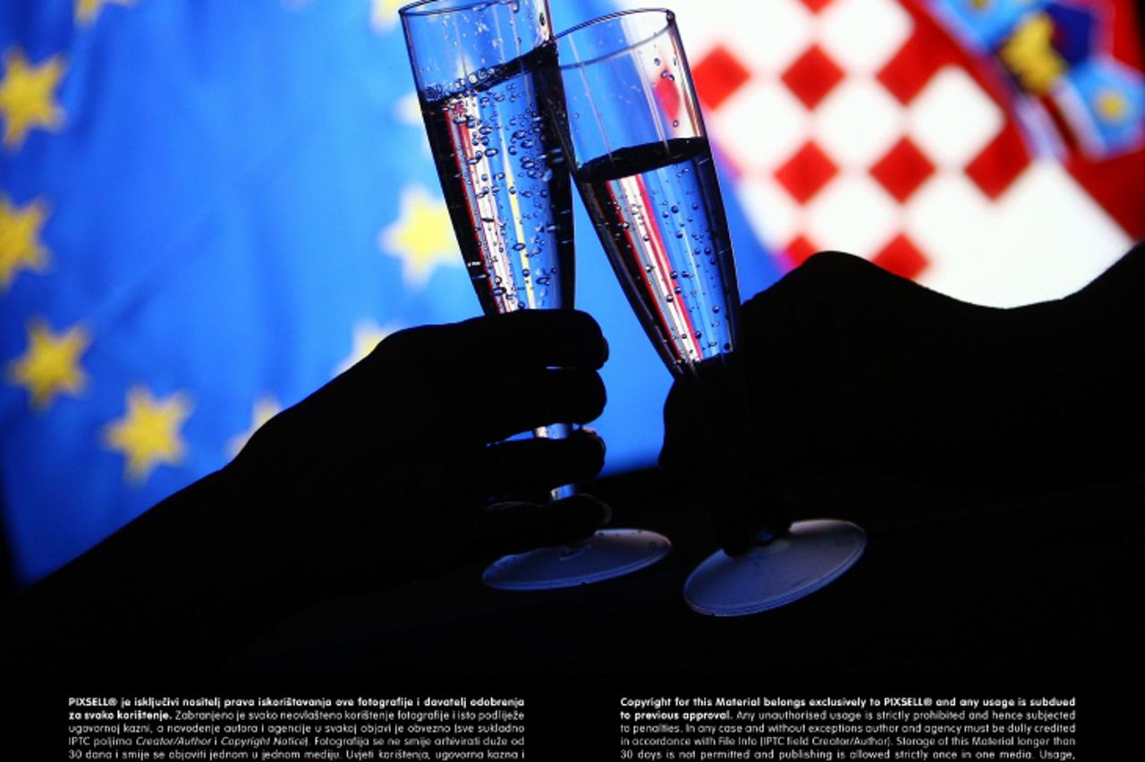 '26.06.2013., Zagreb - U noci s nedjelje na ponedjeljak, tocno u ponoc, Hrvatska ce uz zdravicu docekati ulazak u Europsku uniju.  Photo: Borna Filic/PIXSELL'