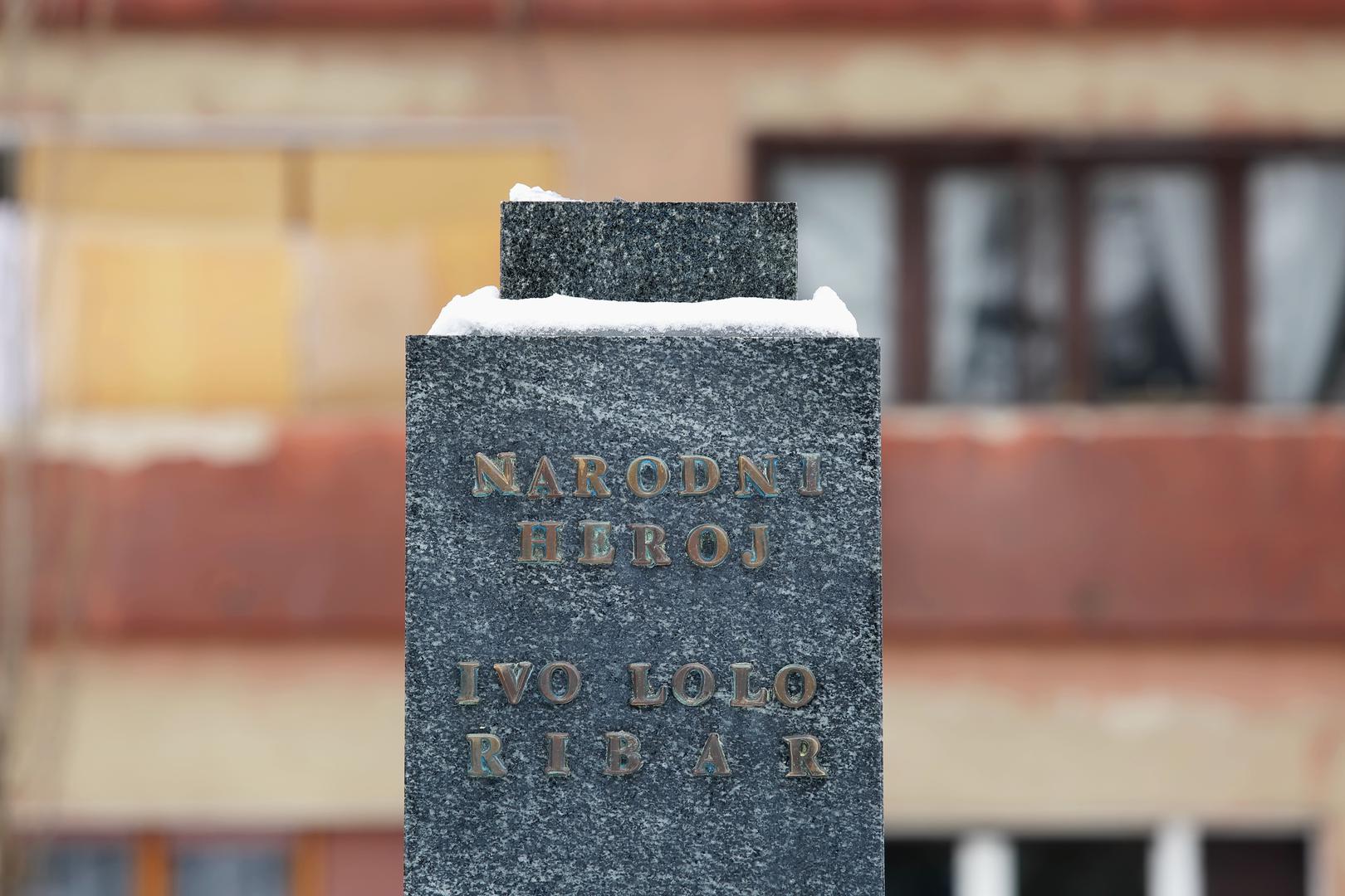 Bista partizanskoga narodnog heroja Ive Lole Ribara ukradena je u nedjelju s postolja spomenika iz parka u Prilazu baruna Filipovića u Zagrebu, potvrdila je Policijska uprava zagrebačka.