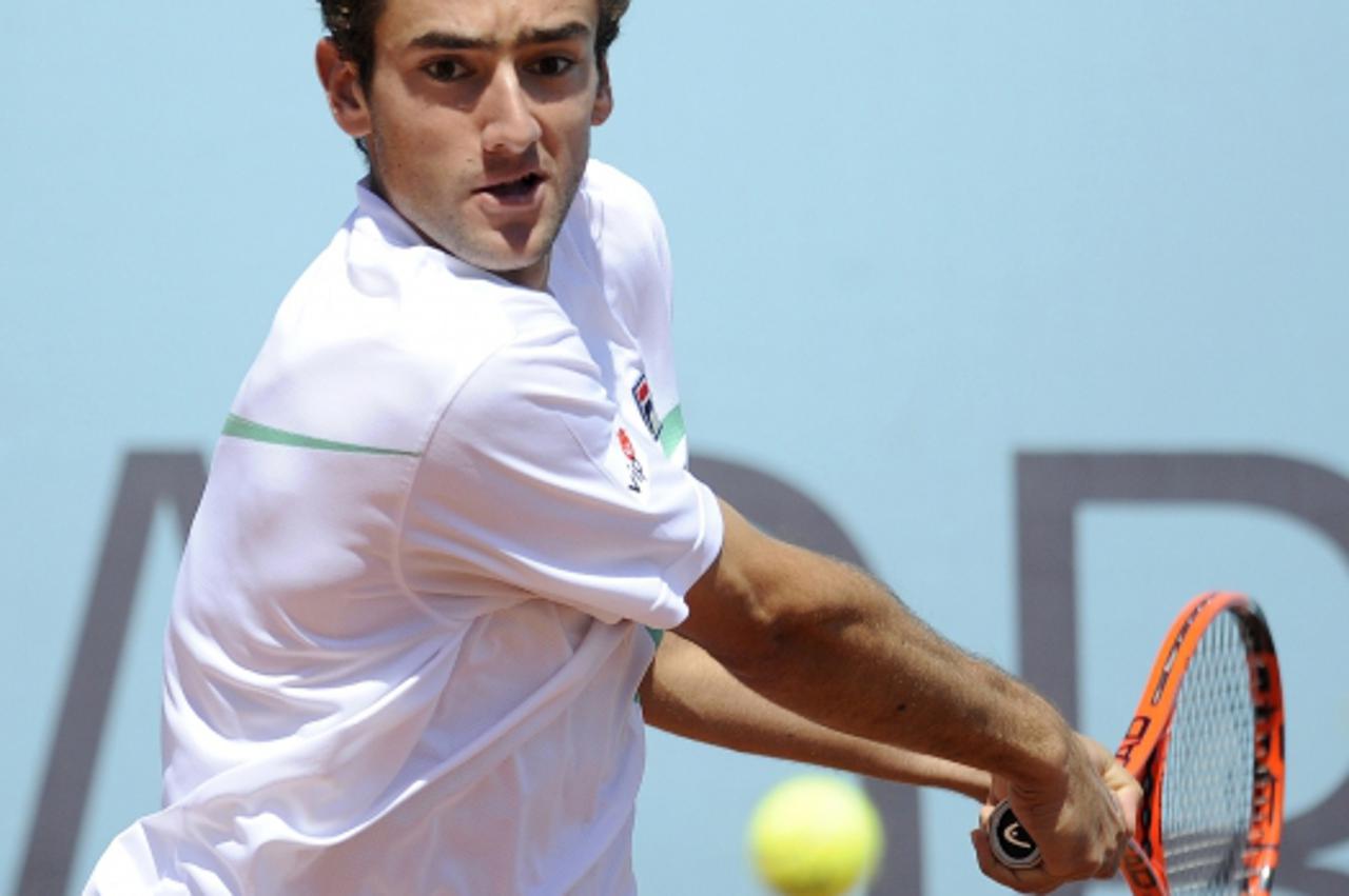 'Croatia\'s Marin Cilic returns a ball to Argentina\'s Eduardo Schwank during their match of the Madrid Masters on May 12, 2010 at the Caja Magic sports complex in Madrid. AFP PHOTO / Dani Pozo'