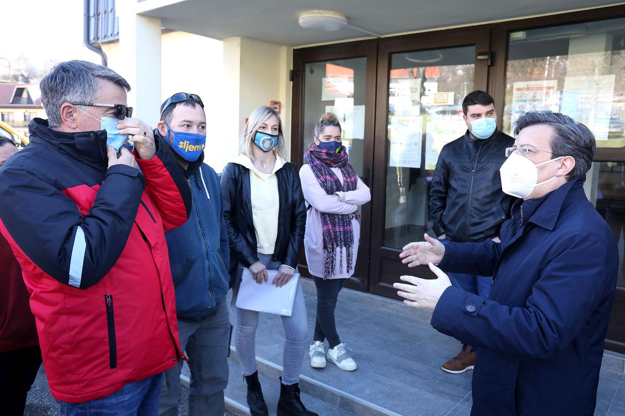 Željko Uhlir i suradnici sa stanovnicima Markuševca o zahtjevima za obnovu