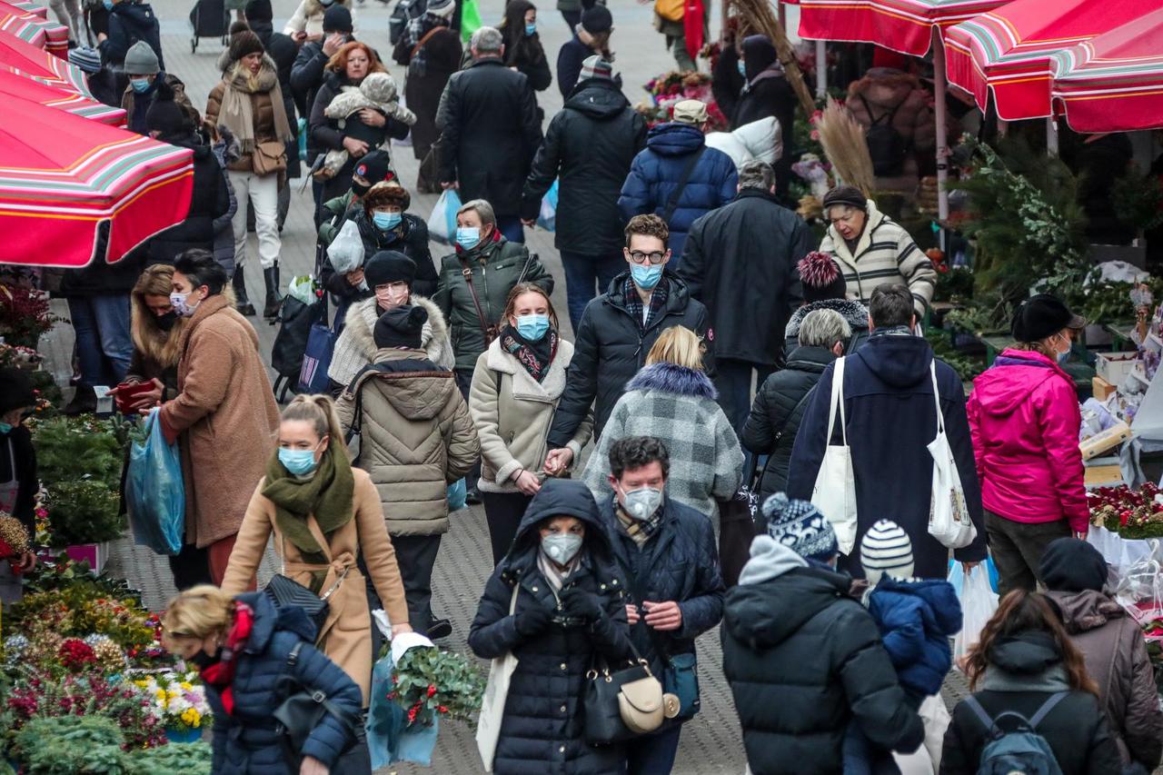 Zagreb: Unatoč novim mjerama centrom grada kreće se dosta ljudi