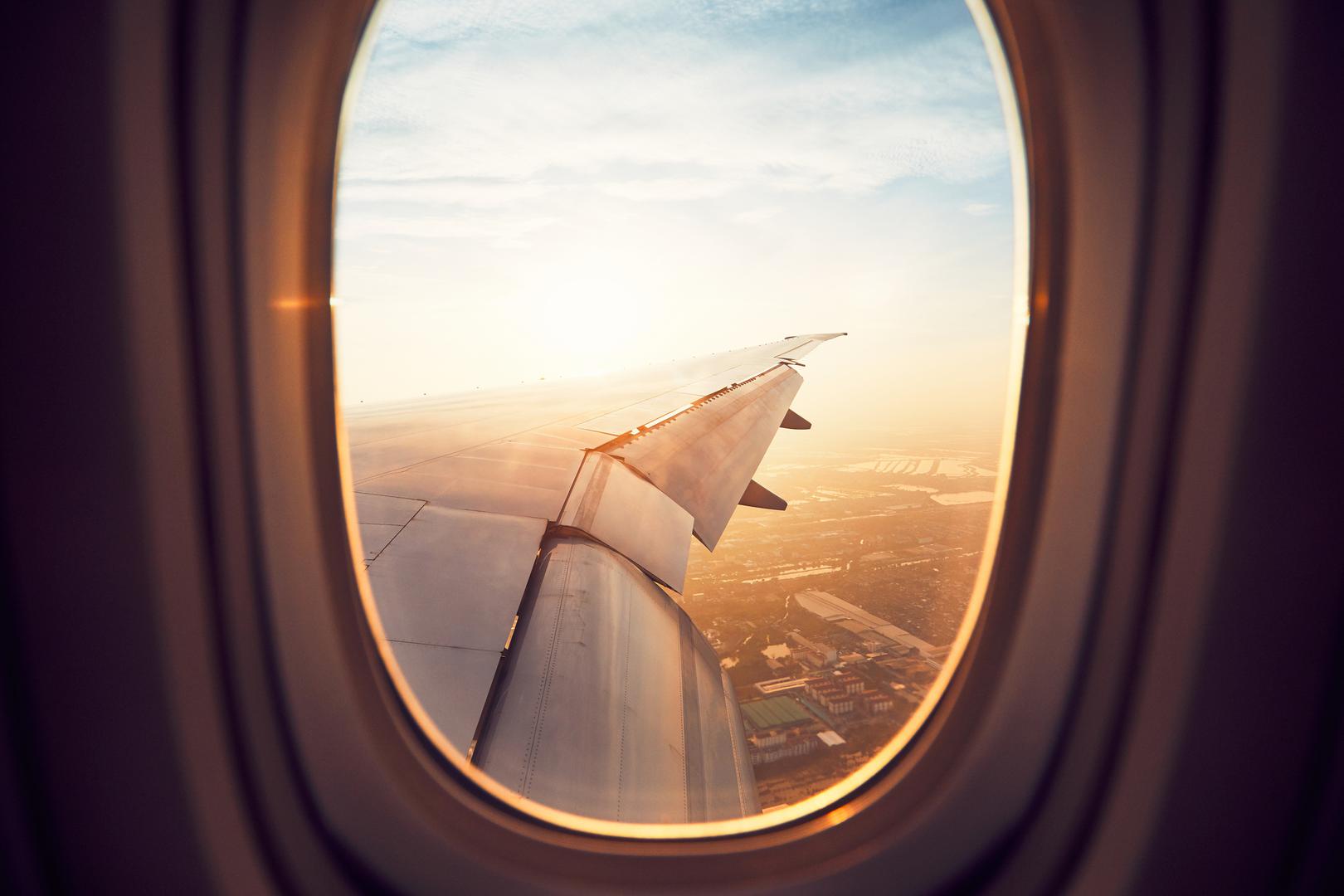 Letenje – Ako često putujete zrakoplovom, sigurno ste se već zapitali zbog čega imate jake vjetrove. Istraživanje je pokazalo da visine utječu na širenje plinova u tijelu. Zbog toga dolazi do nadutosti i ispuštanja vjetrova.