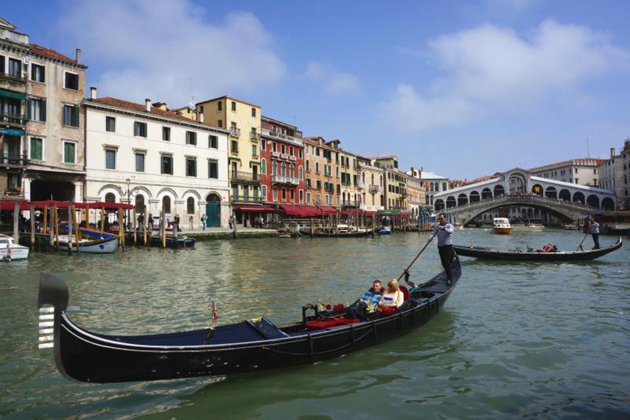 venecija,gondola,portal
