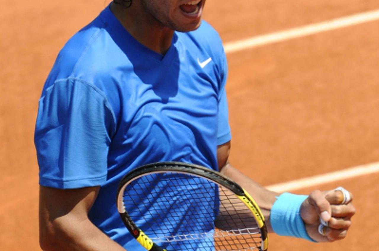 'Spain\'s Rafael Nadal reatcs after a point against Britain\'s Andy Murray during their men\'s semi final in the French Open tennis championship at the Roland Garros stadium, on June 3, 2011, in Paris