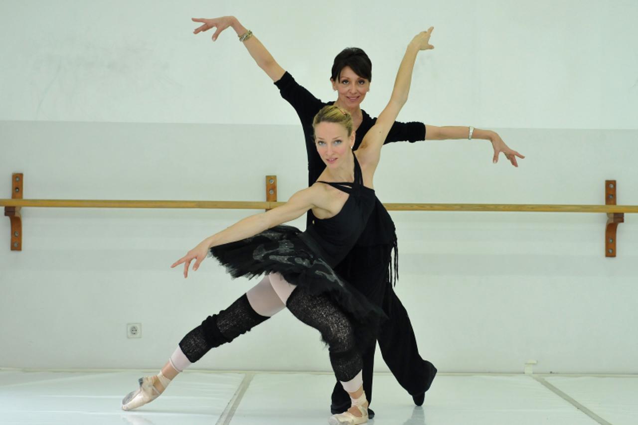 '25.01.2011., Zagreb - Ravnateljica Baleta HNK Irena Pasaric i prvakinja Baleta Edina Plicanic. Photo: Anto Magzan/PIXSELL'