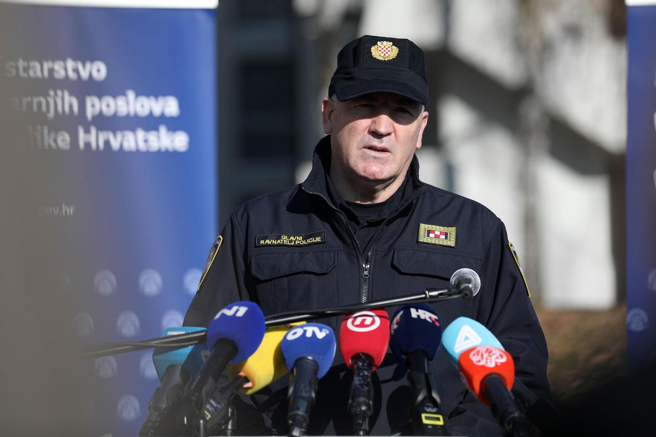 Zagreb: Potpredsjednik Vlade Božinović nazočio primopredaji vozila za očevide prometnih nesreća