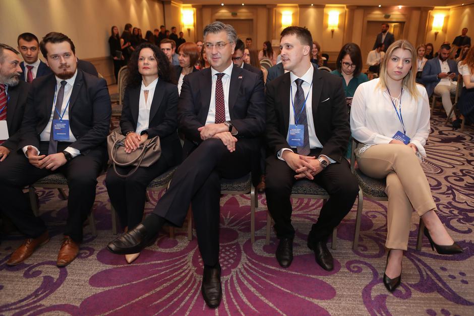 Premijer Andrej Plenković nazočio otvorenju konferencije "Hrvatska i svijet na prekretnici - Izazovi novog vremena"