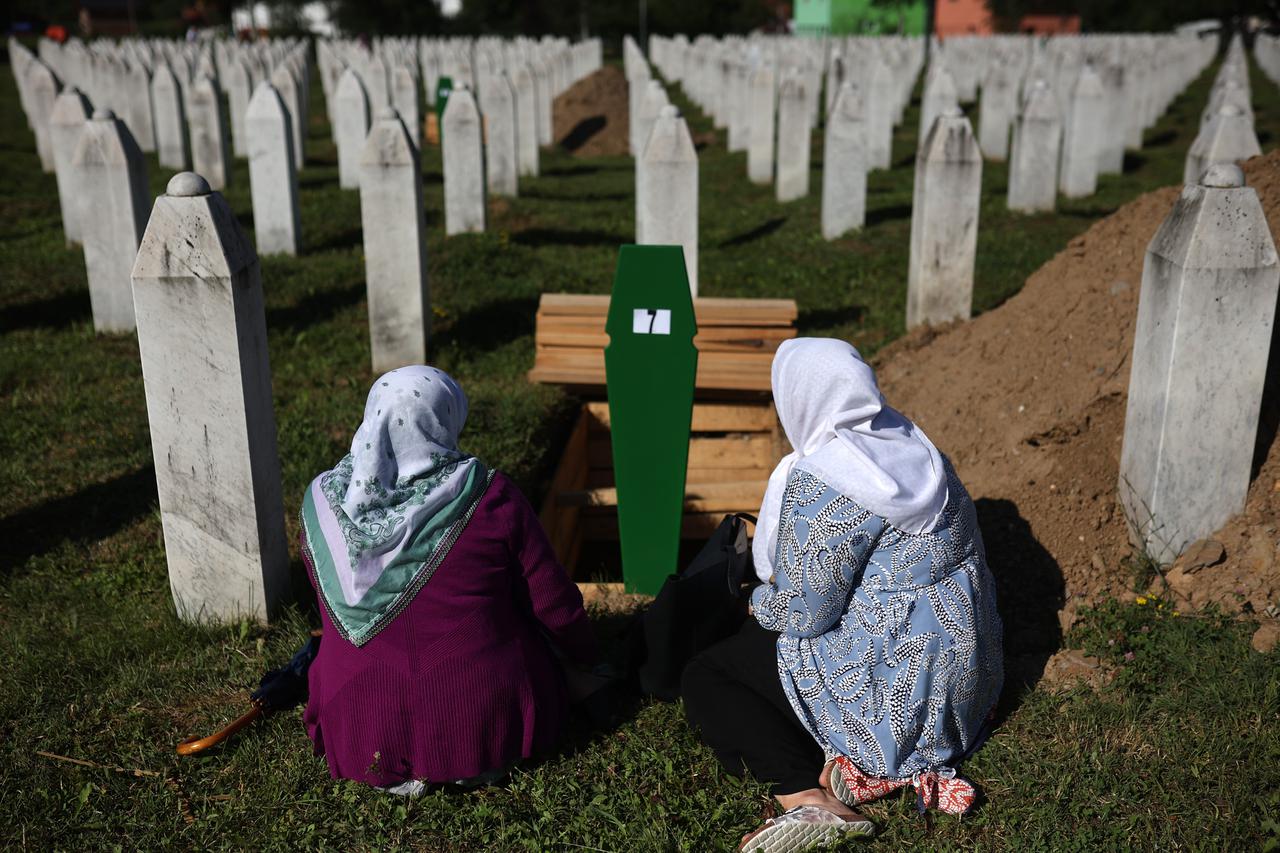 Ukupno 50 tabuta sa posmrtnim ostacima ubijenih u genocidu premješteno u musalu Memorijalnog centra Potočari 