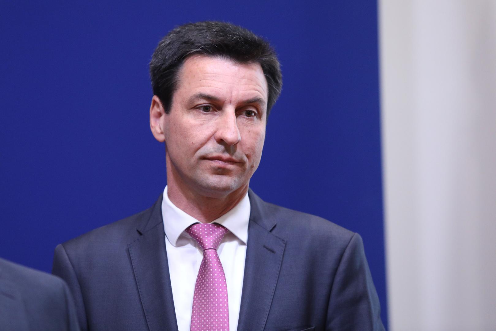 Ladislav Ilčić - Pokrenuo je referendum o izlasku iz Istanbulske konvencije, predsjednik je stranke Hrast