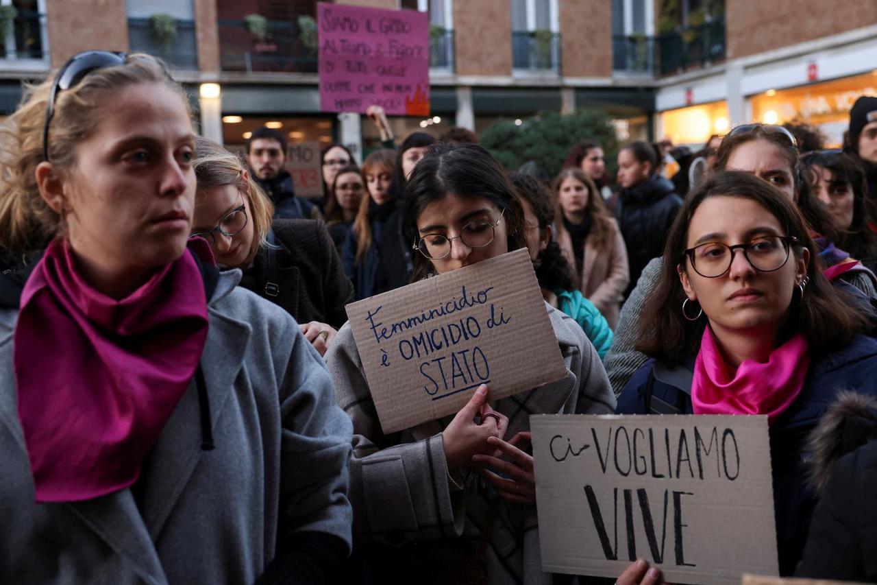 Students protest against feminicide after 22-years-old woman murdered