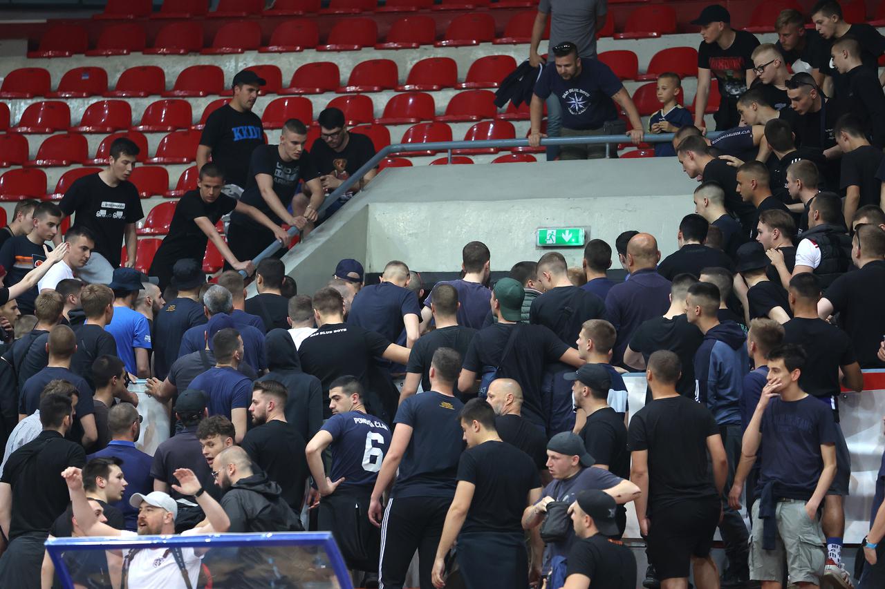 Zagreb: Nemile scene na trećoj utakmici doigravanja za ulazak u HT Premijer ligu između Dinama i Bosca