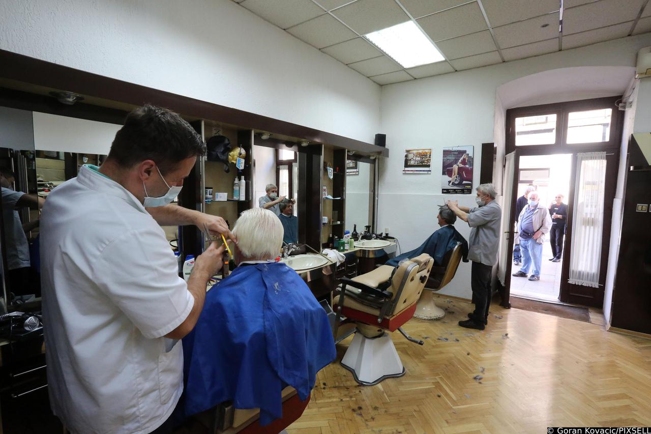 U Rijeci počeli s radom frizerski saloni i brijačnice