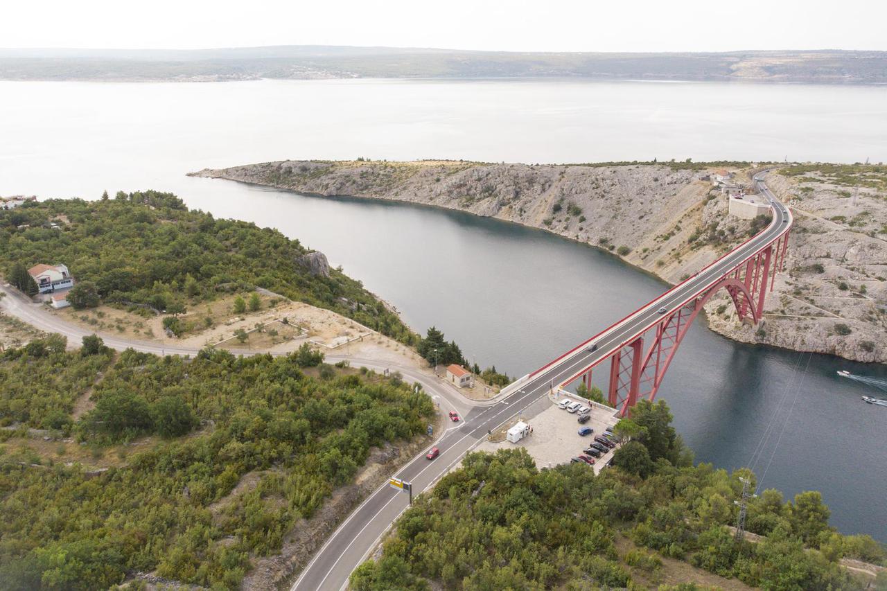Pogled iz zraka na Stari Maslenički most