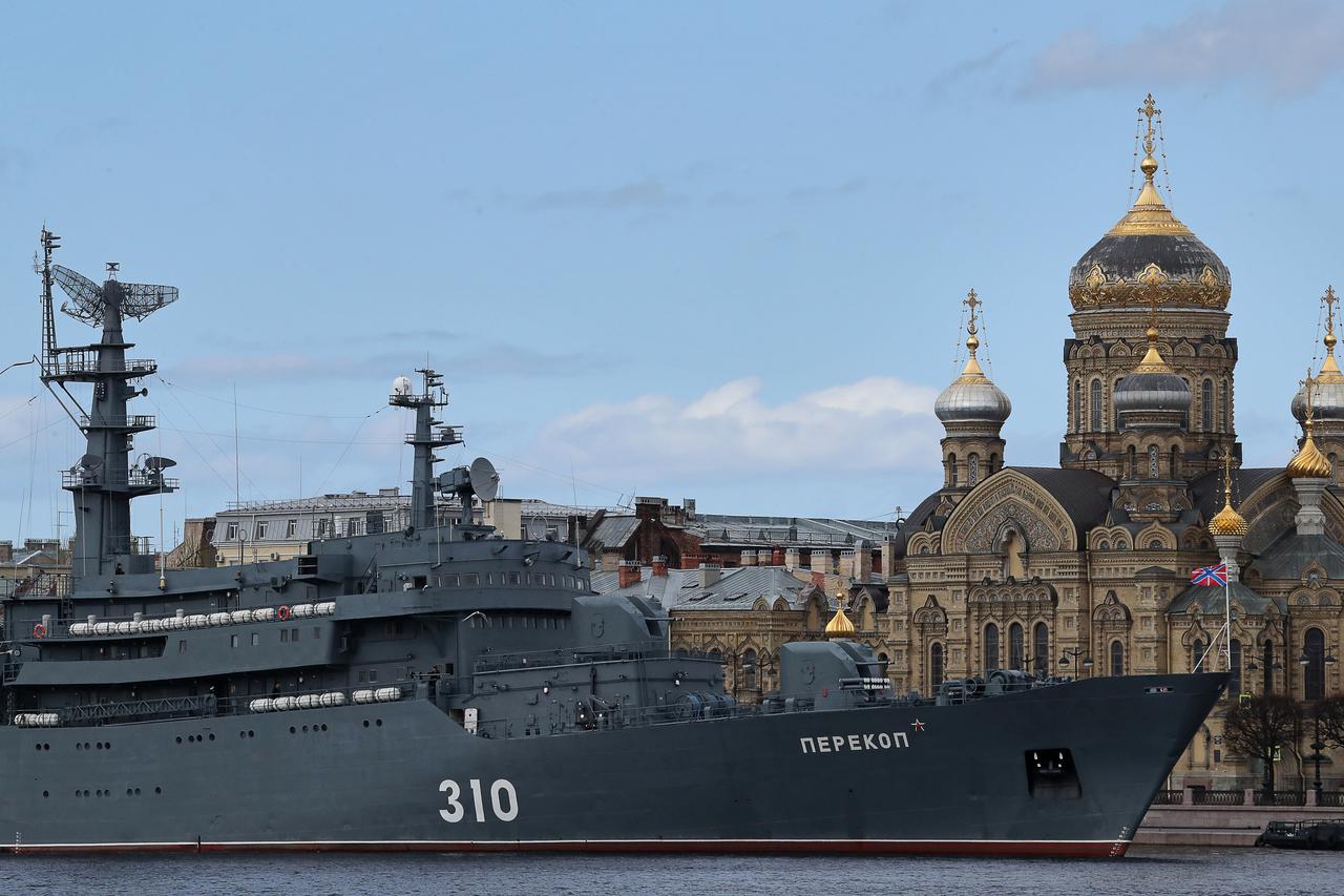 Ratni brodovi Lenjingradske mornariice stižu u Sankt Peterburg na proslavu Dana pobjede