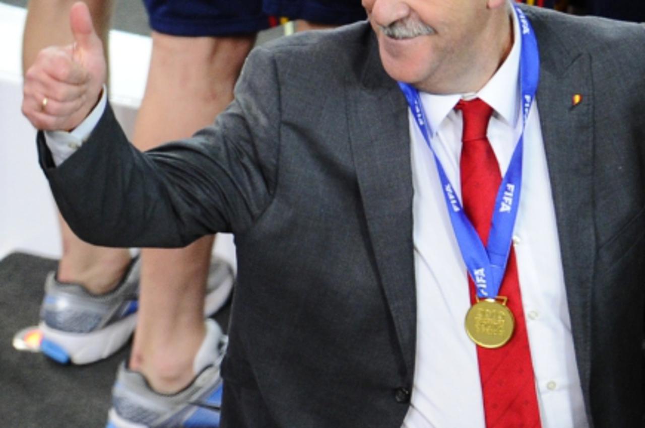 'Spain\'s coach Vicente Del Bosque gives a thumbs up during the award ceremony following their 2010 FIFA football World Cup victory over the Netherlands on July 11, 2010 at Soccer City stadium in Sowe
