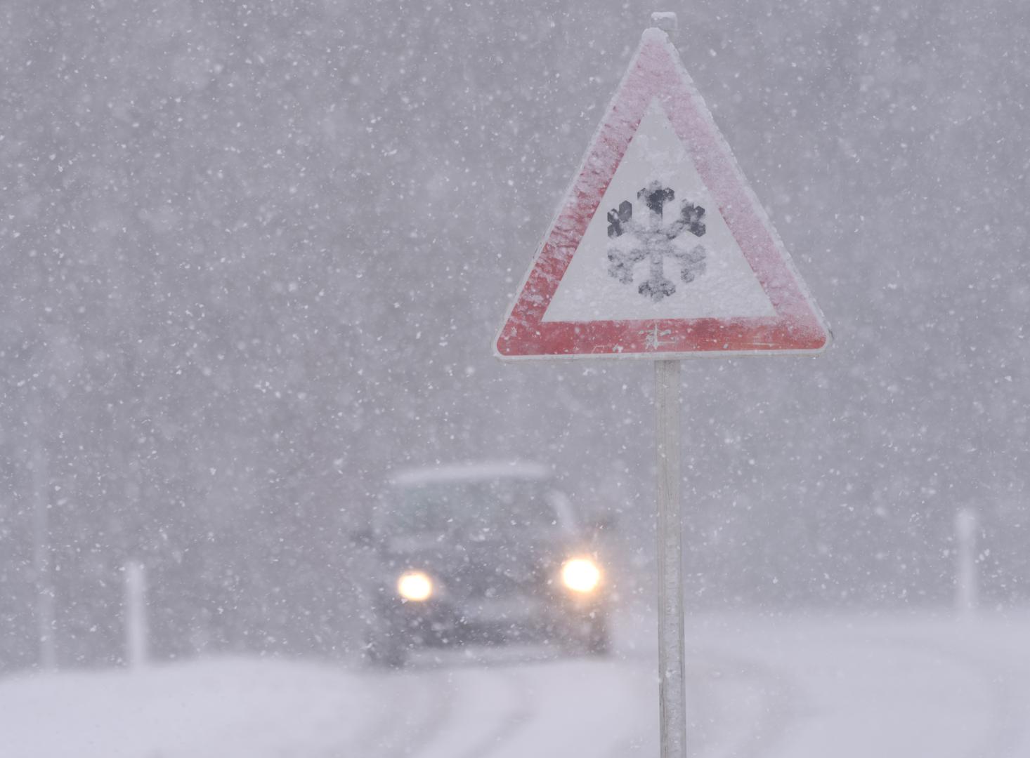 1. Ne kretati na put bez propisane zimske opreme koja je obavezna i nakon uvođenja zimskih uvjeta na ostalim državnim, županijskim i lokalnim cestama.