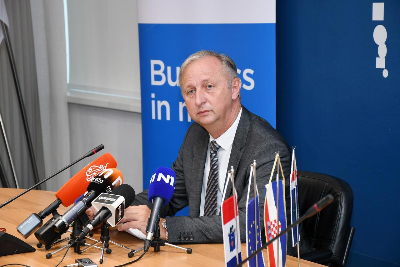 Kutinski gradonačelnik Babić na konferenciji o aferi političkog zapošljavanja
