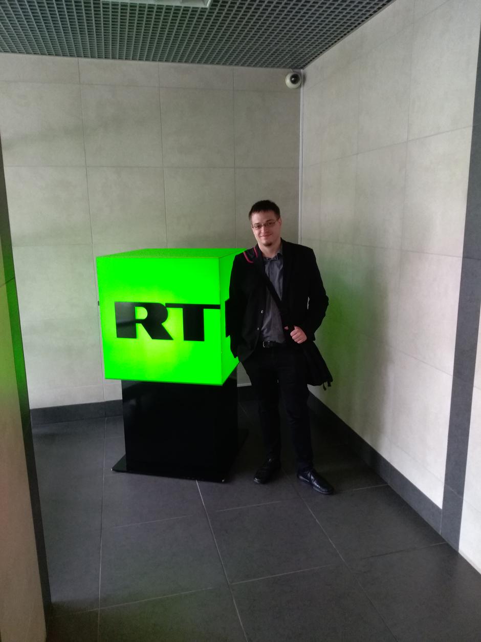 Naš novinar na ulazu u redakciju Russia Today