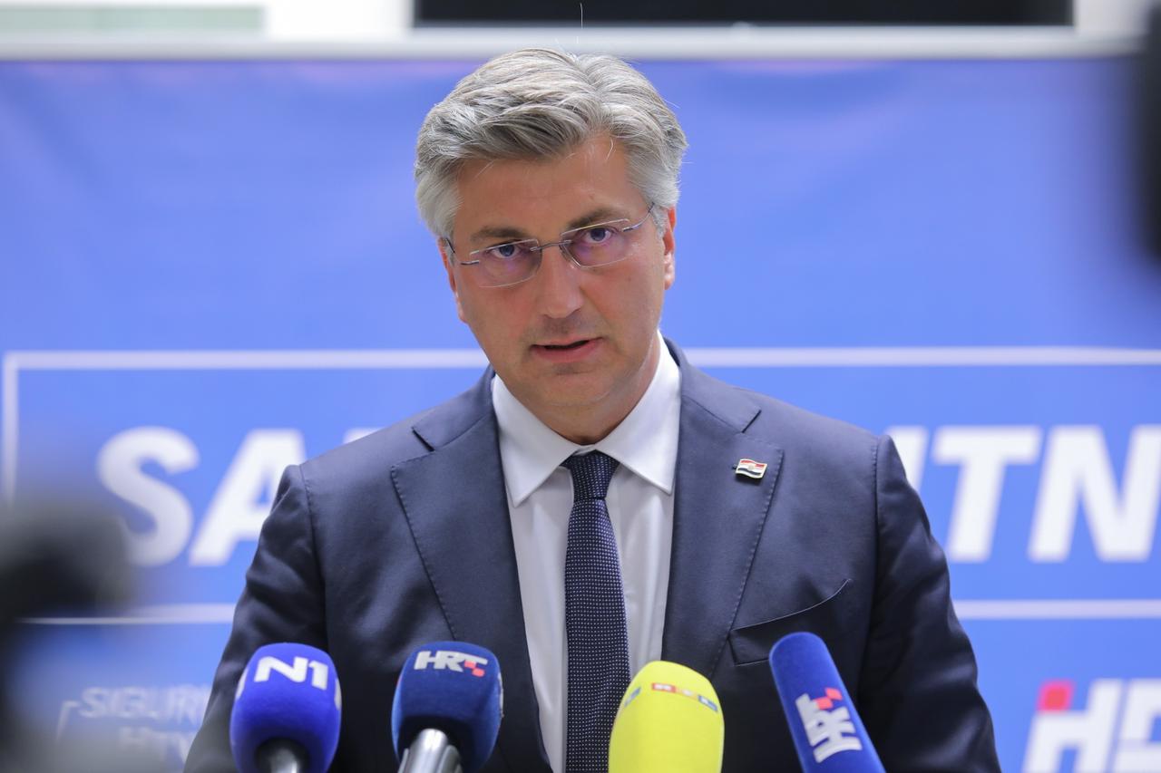 Zagreb: Plenković dao izjavu nakon sjednica Predsjedništva i Nacionalnog vijeća stranke
