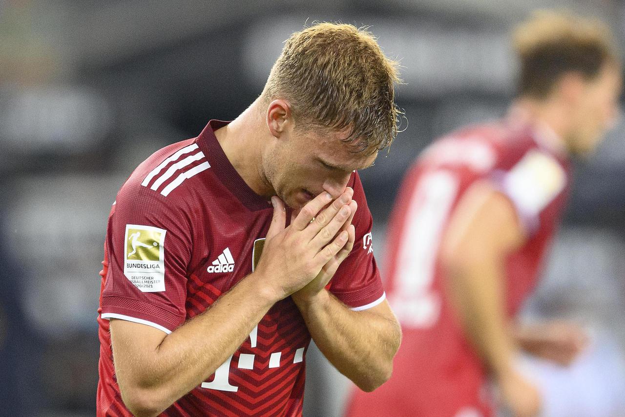Joshua KIMMICH (FC Bayern Munich) is out for the rest of the year due to lung problems !.