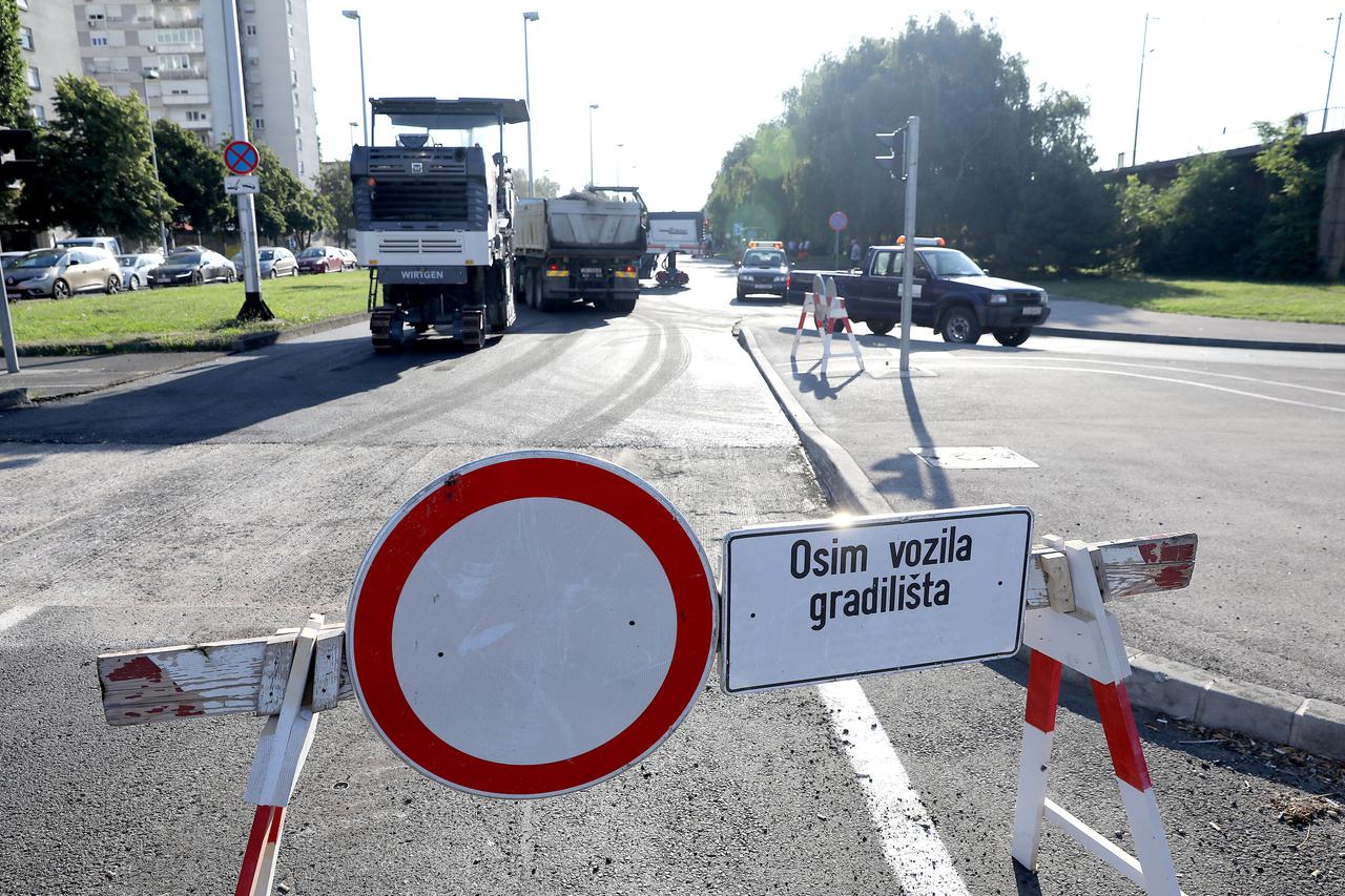 Radovi na uređenju kolnika Branimirove ulice u Zagrebu