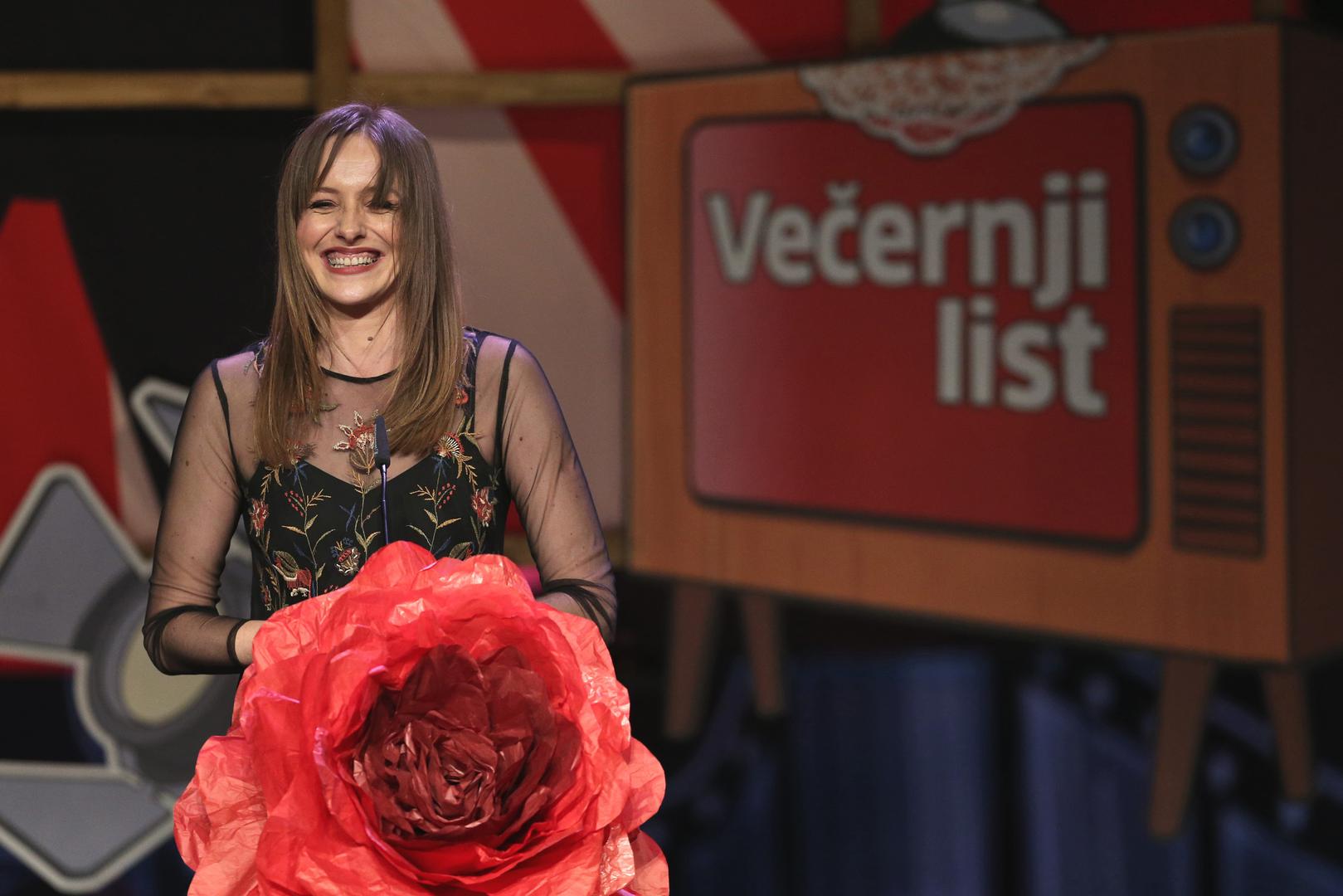 U kategoriji TV osoba godina ružu je osvojio Zoran Šprajc, a nagradu je preuzela urednica Direkta Mojmira Pastorčić.