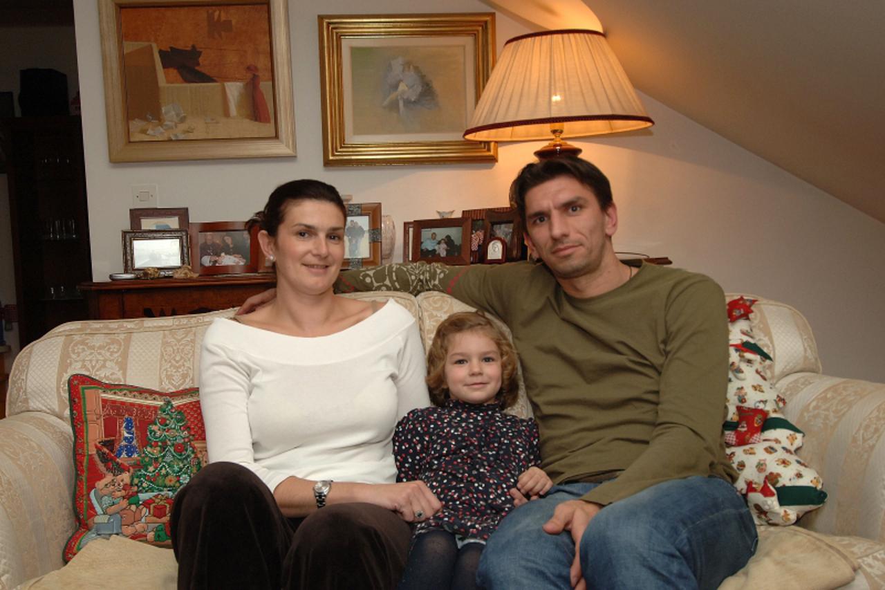 'sport...zagreb...27.12.2006.  velika gorica, tomislav butina, supruga anamarija i kcer magdalena,  foto: goran stanzl'