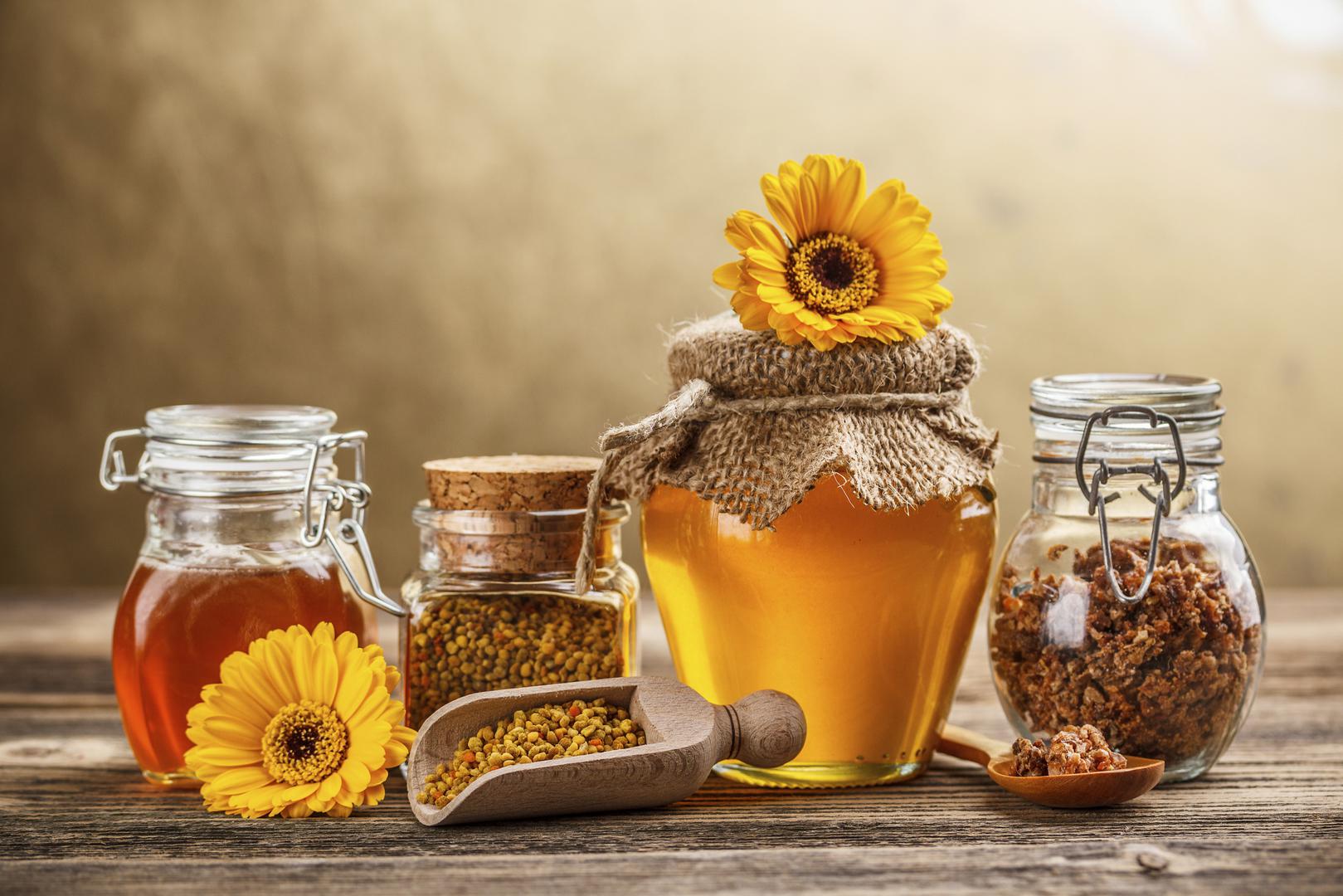 Redovito konzumiranje meda i cimeta može osnažiti vaš imunološki sustav i zaštititi vas od bakterija i virusa. Oba sastojka su bogat izvor antioksidanata i imaju antibakterijska svojstva.