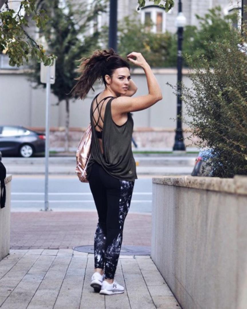 Jessica Enslow na svom profilu na Instagramu ima više od 120 tisuća pratitelja s kojima dijeli svoje fitness-navike, no njezino isklesano tijelo nije jedino što iznenađuje ljude. 