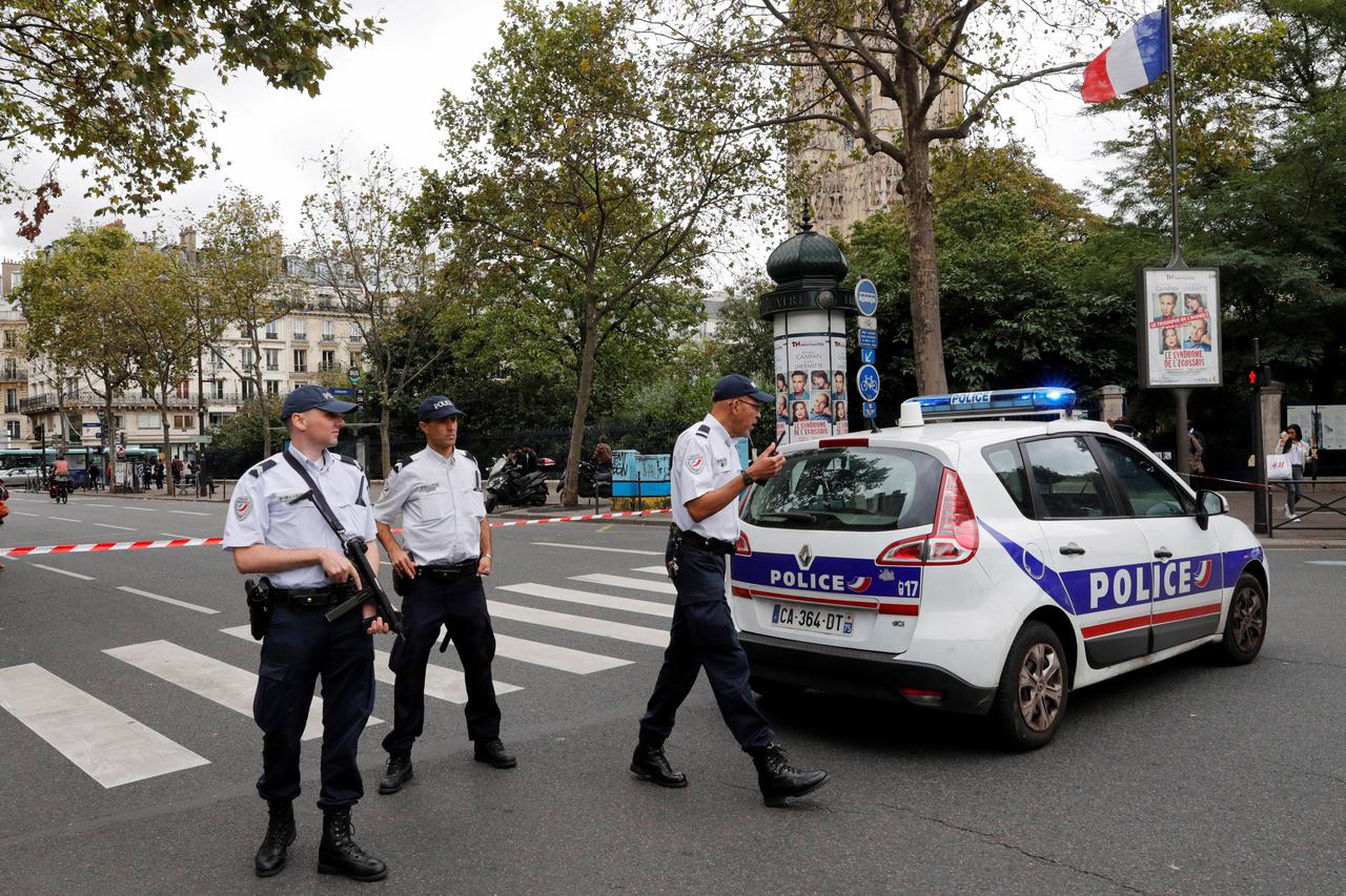 U pariškoj crkvi Rue Saint-Denis u subotu poslijepodne došlo je do velike intervencije policije