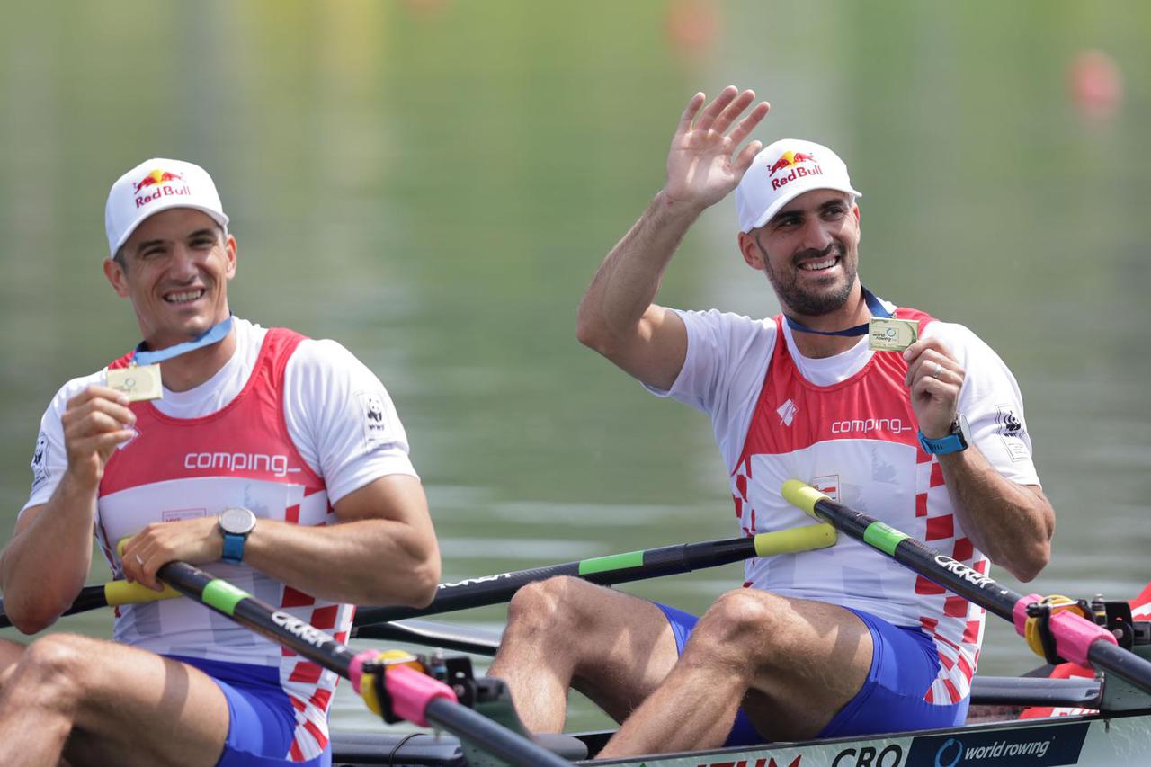 Zagreb: Braća Sinković  osvojili su  zlatnu medalju u dvojcu na pariće na Svjetskom veslačkom kupu