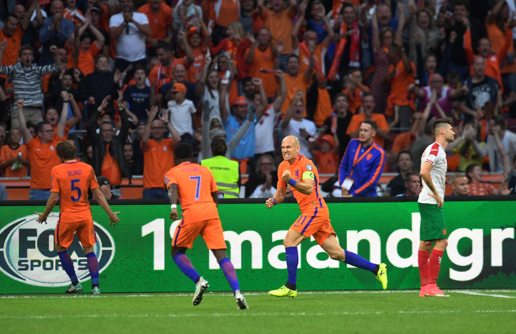 Nizozemska reprezentacija i dalje tone. Nakon što nije uspjela izboriti nastup na Euru u Francuskoj neće putovati niti u Rusiju. Francuska i Švedska bile su suviše snažne pa je Oranje zapelo na trećem mjestu skupine.