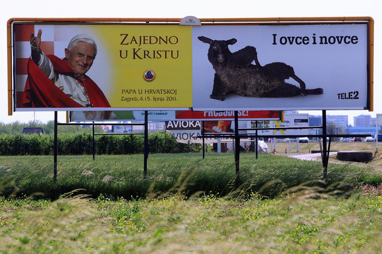 25.05.2011., Zagreb - Dolazak pape Benedikta XVI. u Hrvatsku najavljuje se i na jumbo plakatima, uz reklame za kave, trgovacke centre, mobilne operatere, lijekove i kupace kostime.  Photo: Zeljko Hladika/PIXSELL