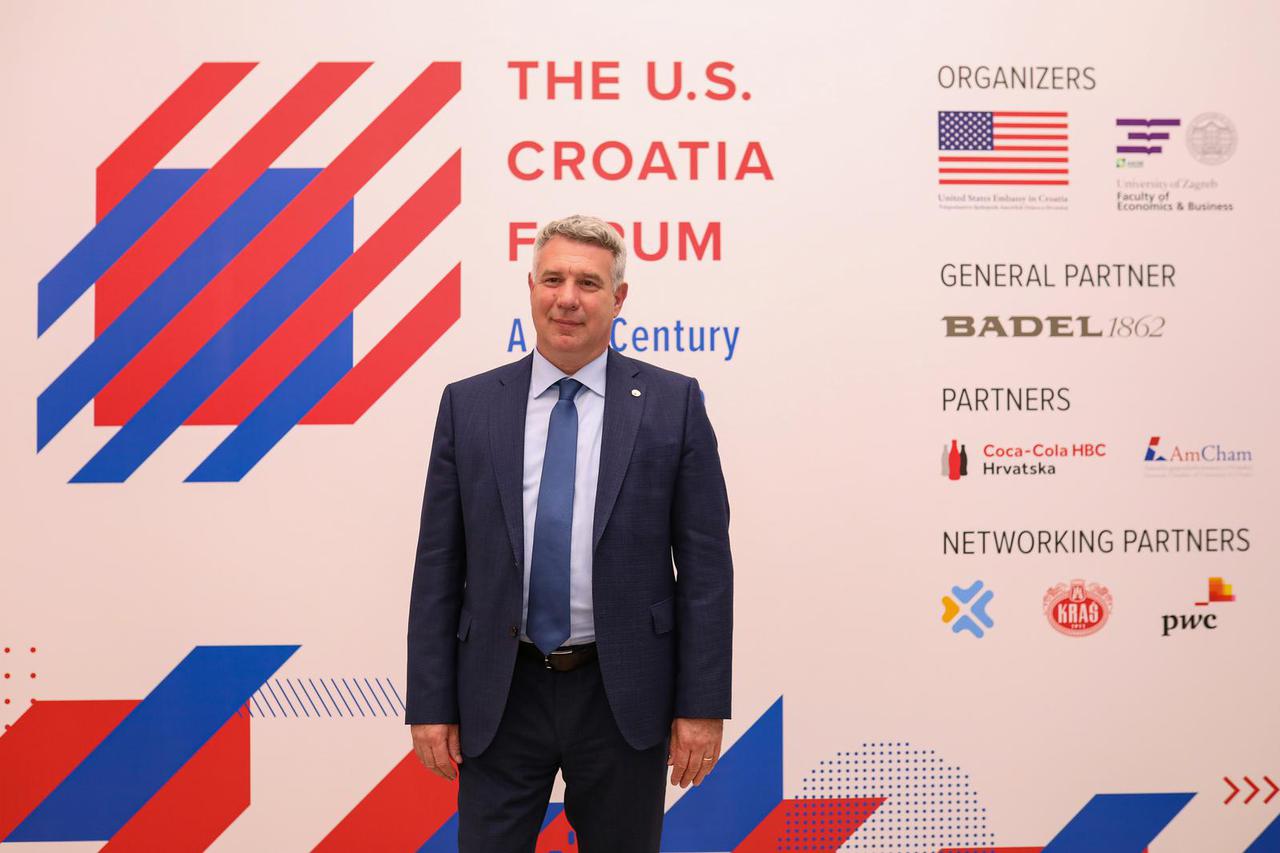 Zagreb: Dolazak na gala večeru povodom 30. godišnjice američko-hrvatskih diplomatsko-gospodarskih odnosa