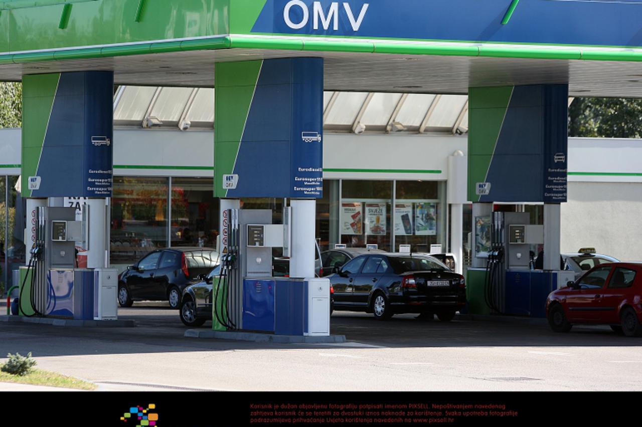 '29.09.2011., OMV benzinska postaja, Slavonska avenija, Zagreb - Zaposlenik benzinske postaje pokusao je sprijeciti lopova koji je namjeravao pobjeci neplativsi racun za benzin. Zaposlenik mu je pripr