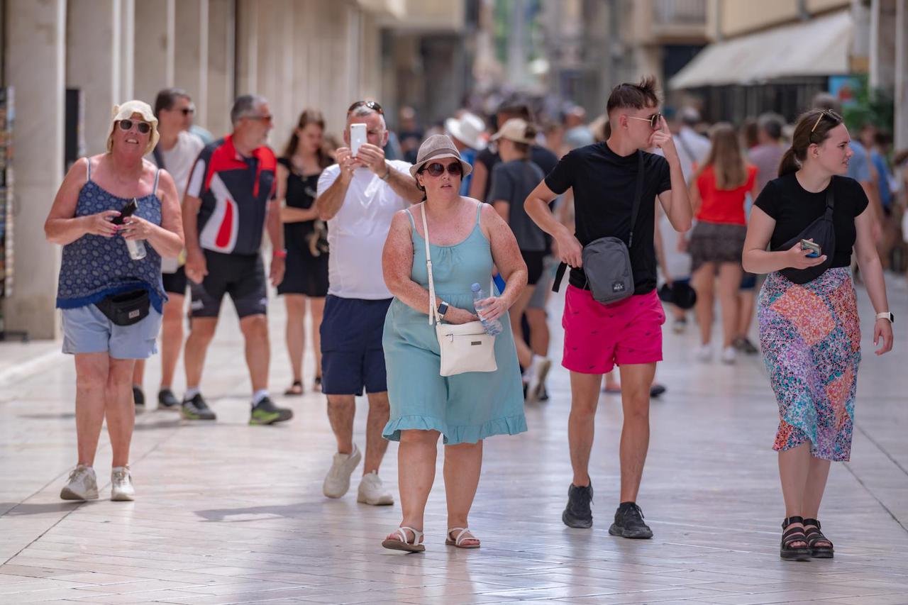 Zadar: Velik broj turista obilazi grad