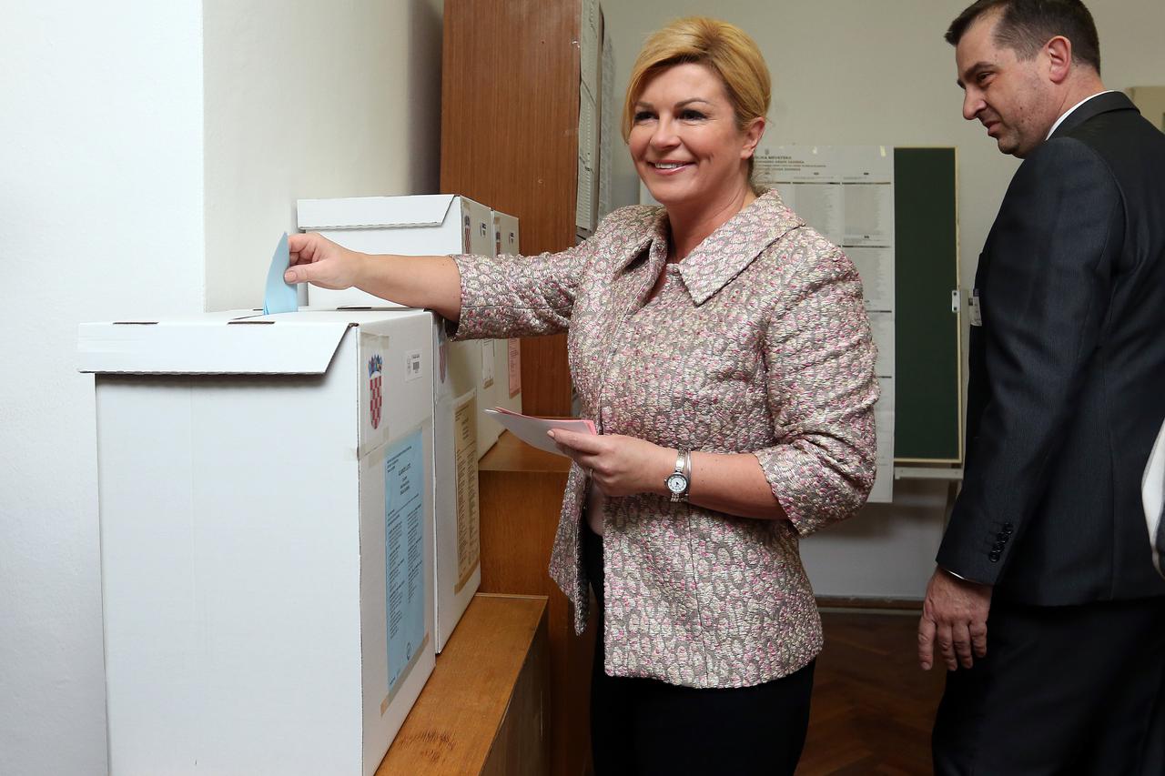 Zagreb: Predsjednica RH Grabar-Kitarović u pratnji supruga Jakova glasovala na izborima