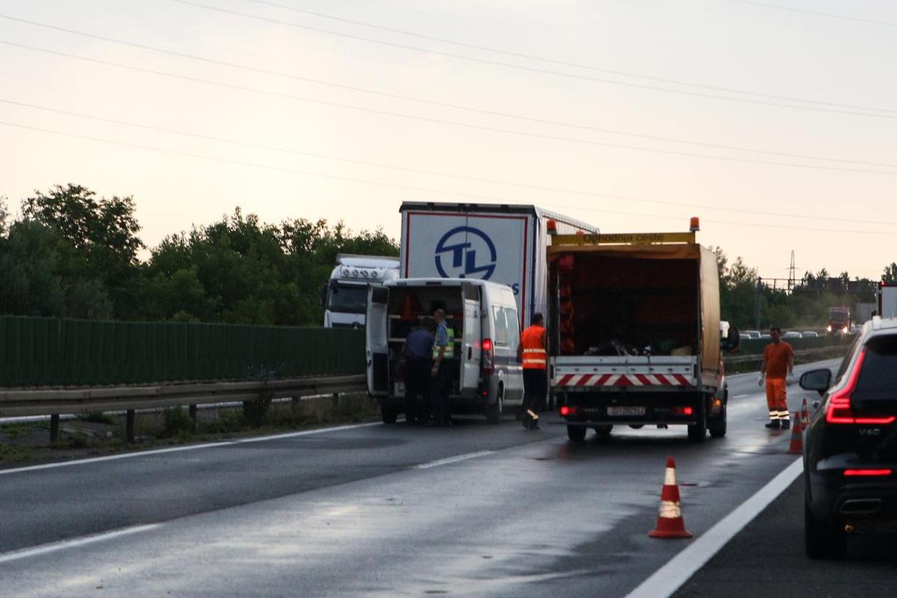 Zagreb: U sudaru teretnog vozila i auta poginula jedna osoba, dvoje ozlijeđenih