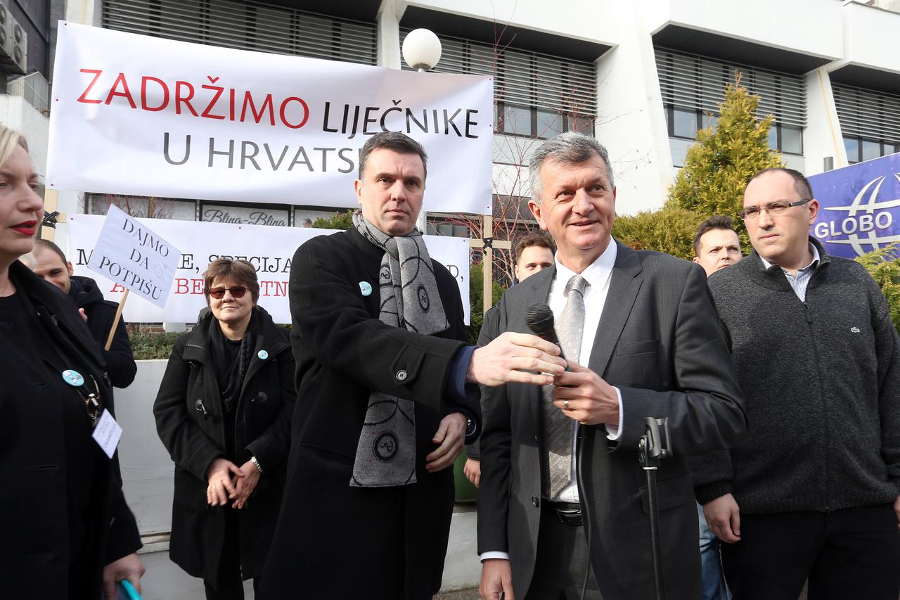 Predsjednik Hrvatske liječničke komore Trpimir Goluža i ministar zdravlja Milan Kujundžić